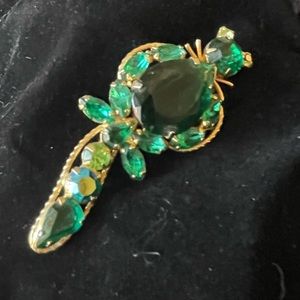 Emerald Color Crystal Cat Brooch With Gold Tone Setting